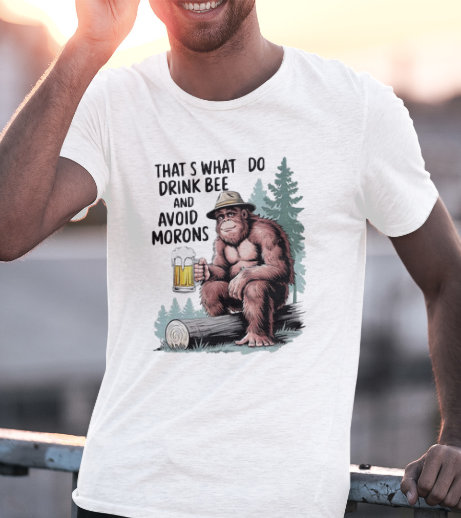 Bigfoot That’s What I Do Drink Beer And Avoid Morons In Forest With Mug T-Shirt