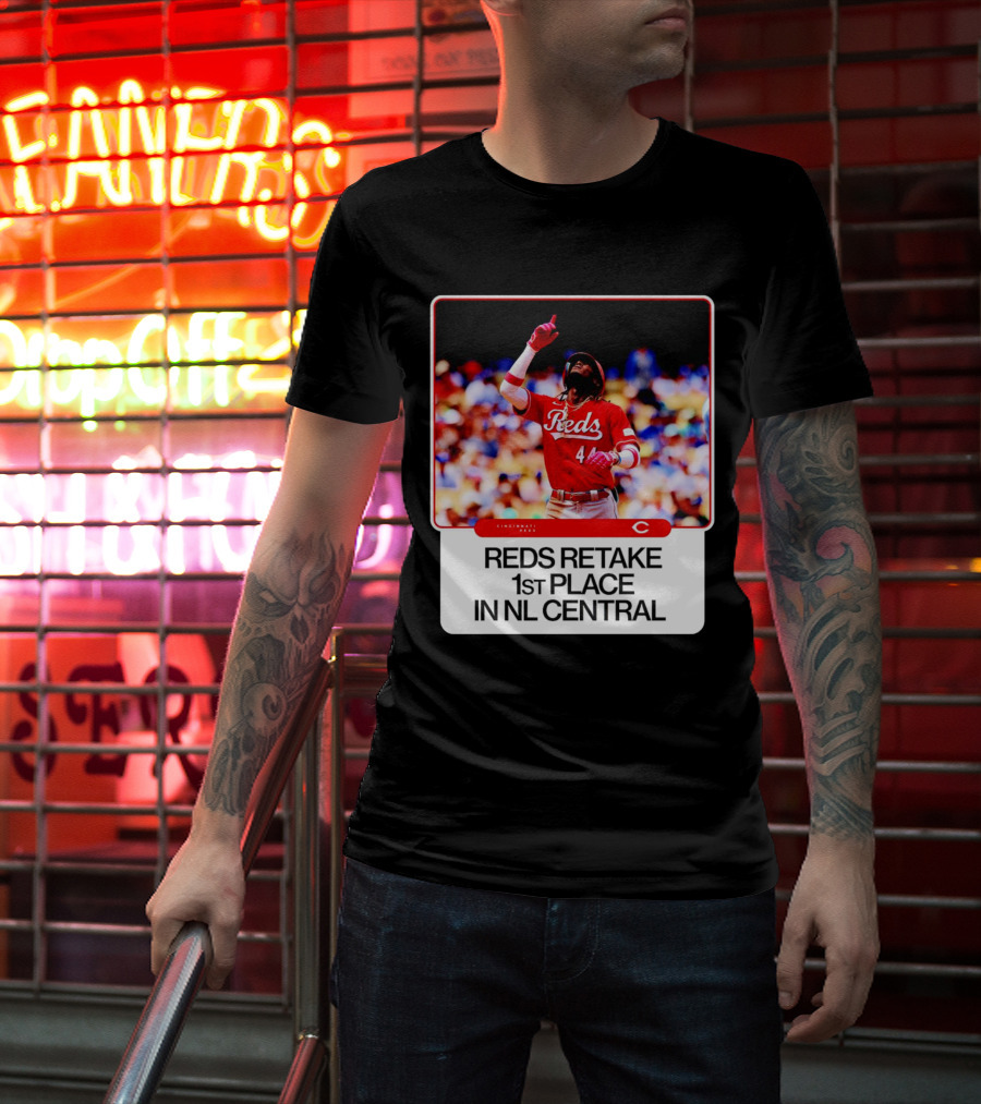 Cincinnati Reds Retake 1st Place In NL Central Elly De La Cruz T-Shirt