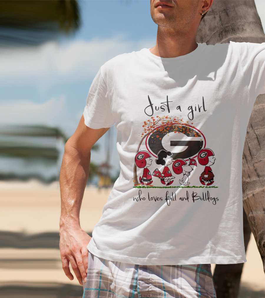 Just A Girl Who Loves Fall And Bulldogs Georgia Snoopy Football T-Shirt