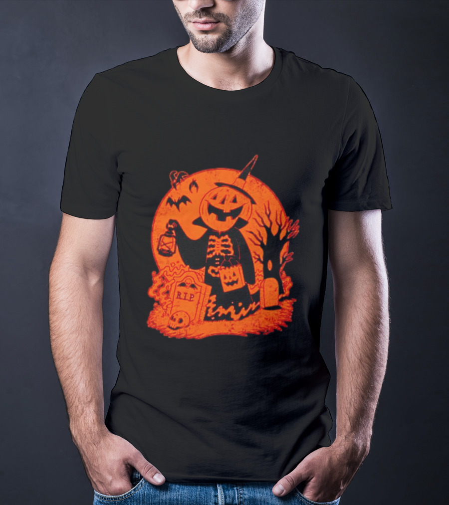 Vintage Spooky Halloween Jack-o'-Lantern Skeleton Moon Graveyard Lantern Bat Scene T-Shirt