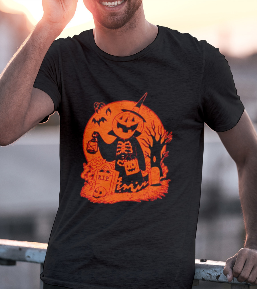 Vintage Spooky Halloween Jack-o'-Lantern Skeleton Moon Graveyard Lantern Bat Scene T-Shirt