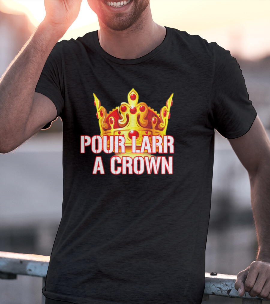 Pour Larr A Crown Atlanta Braves T-Shirt