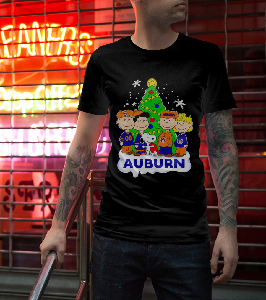 Peanuts Auburn Tigers Christmas Tree Charlie Brown Snoopy Lucy Linus T-Shirt