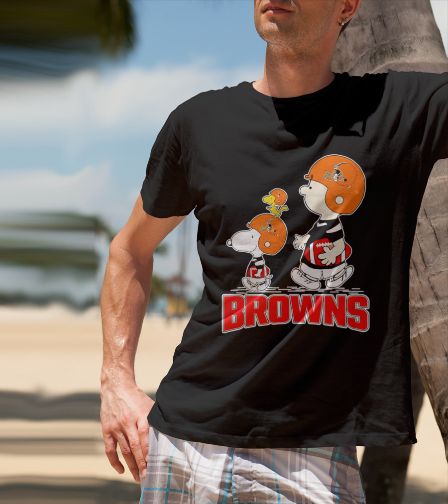 Browns Snoopy Charlie Brown Woodstock Football Helmets T-Shirt