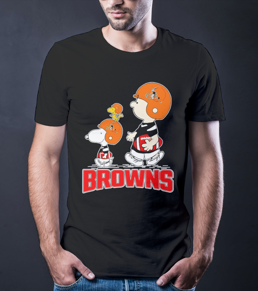 Browns Snoopy Charlie Brown Woodstock Football Helmets T-Shirt