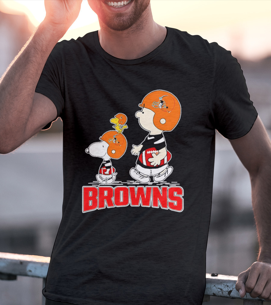 Browns Snoopy Charlie Brown Woodstock Football Helmets T-Shirt