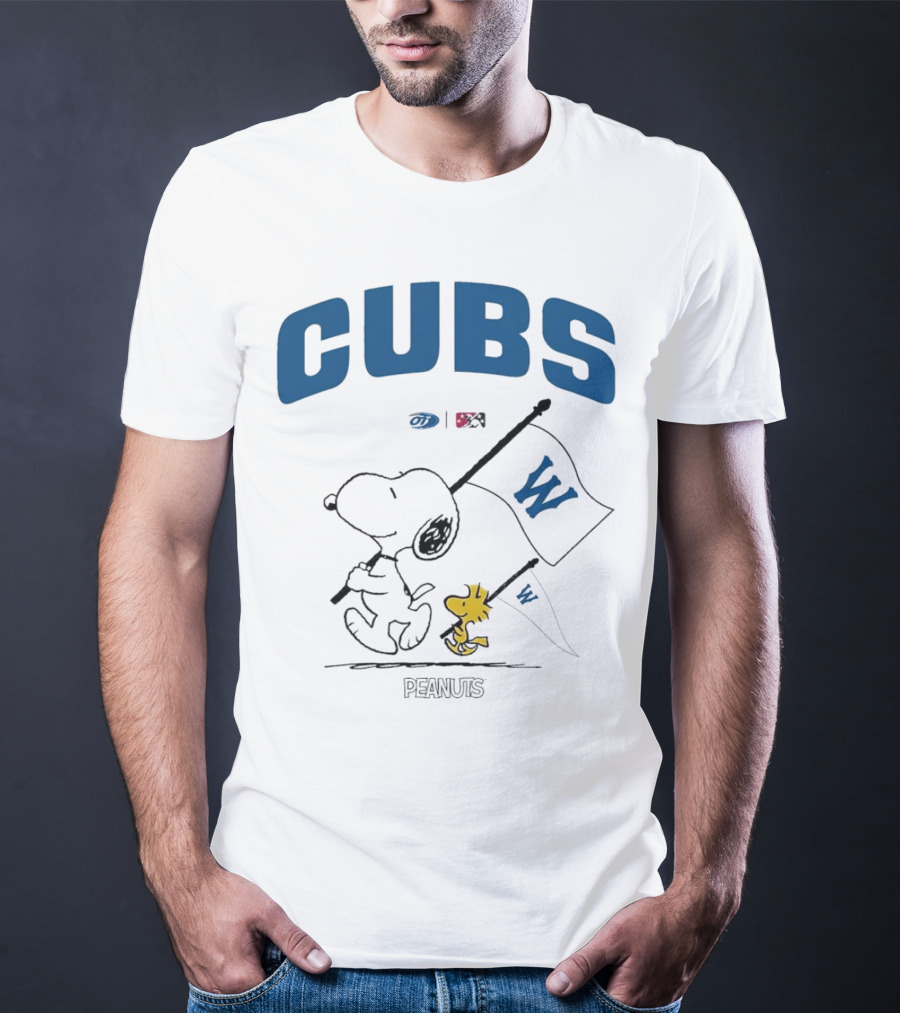 Peanuts Snoopy Woodstock Cubs W Flag T-Shirt