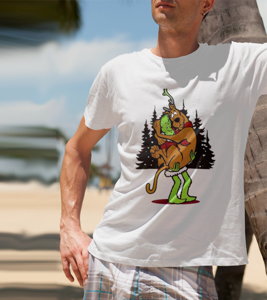 Grinch Scooby-Doo Shaggy Hug Funny Christmas Scene T-Shirt