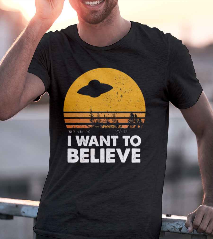 I Want To Believe Alien UFO Vintage Sunset T-Shirt