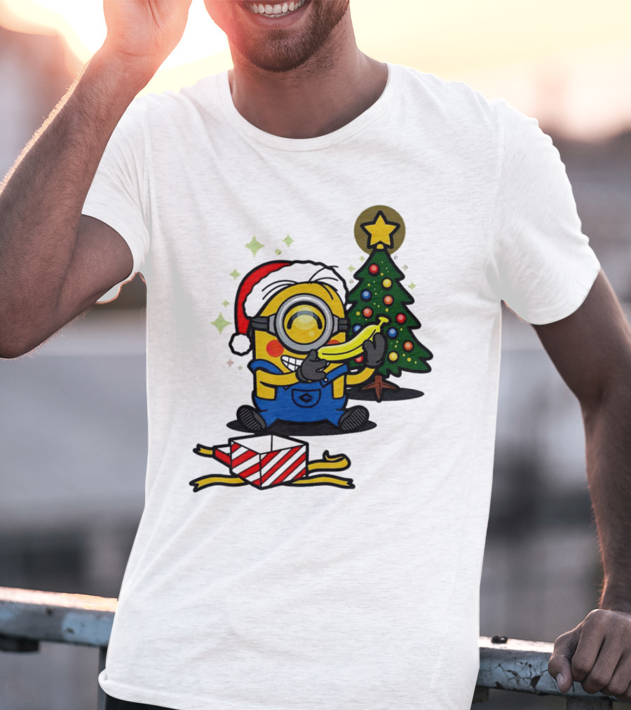 Minion Santa Hat With Banana Christmas Tree And Gift Box T-Shirt