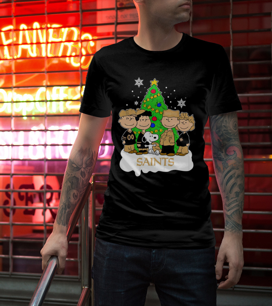 Peanuts Christmas New Orleans Saints Characters With Tree T-Shirt