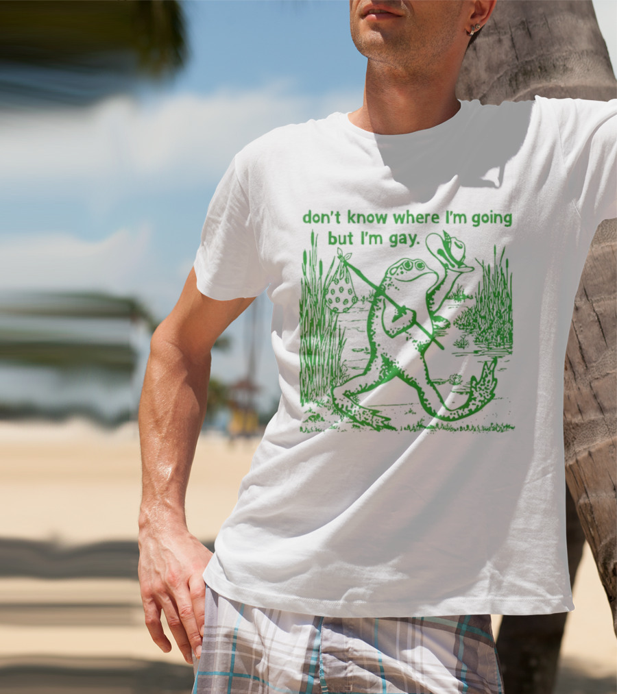 Don't Know Where I'm Going But I'm Gay Frog Carrying Bag And Hat In Nature Scene T-Shirt