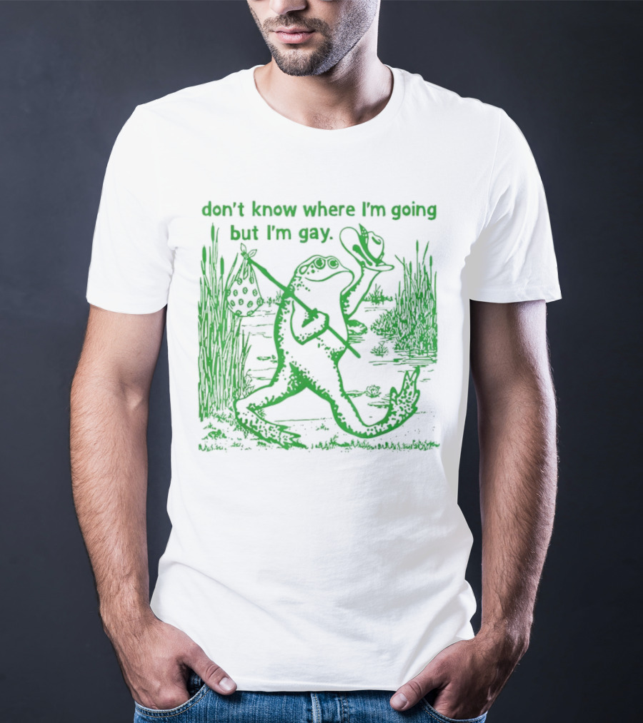 Don't Know Where I'm Going But I'm Gay Frog Carrying Bag And Hat In Nature Scene T-Shirt