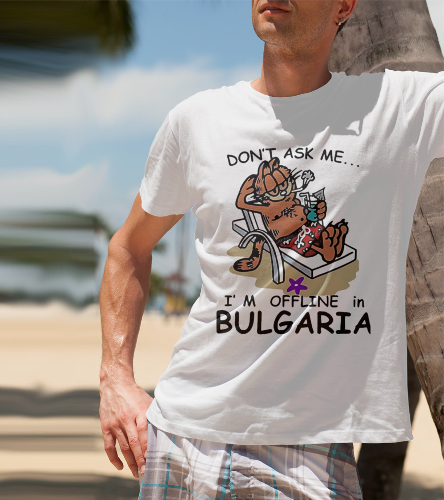 Garfield Relaxing Don't Ask Me I'm Offline In Bulgaria Holiday Mood T-Shirt