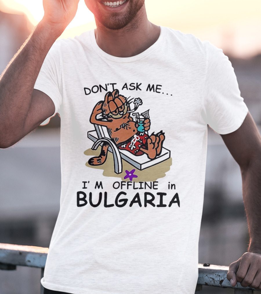 Garfield Relaxing Don't Ask Me I'm Offline In Bulgaria Holiday Mood T-Shirt