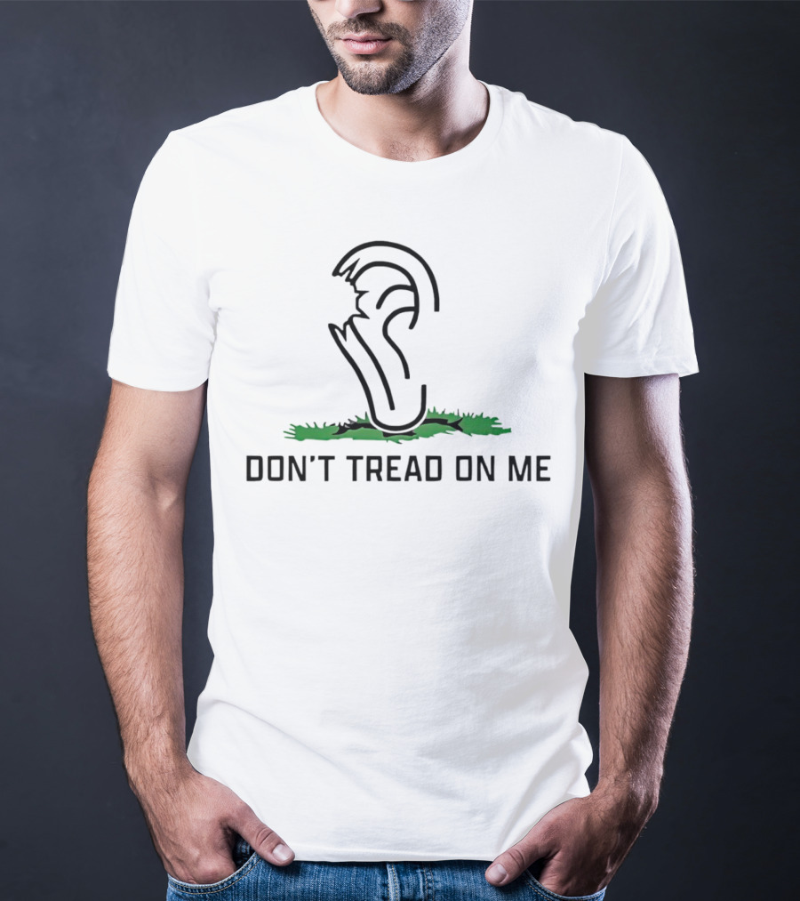 DON'T TREAD ON ME Piece Of Ear Missing Iconic Symbol Green Grass T-Shirt