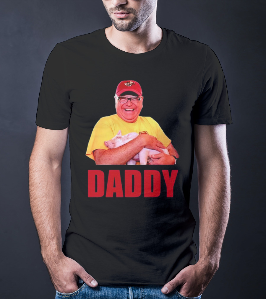 DADDY Hugging Pig Tim Walz Cap T-Shirt
