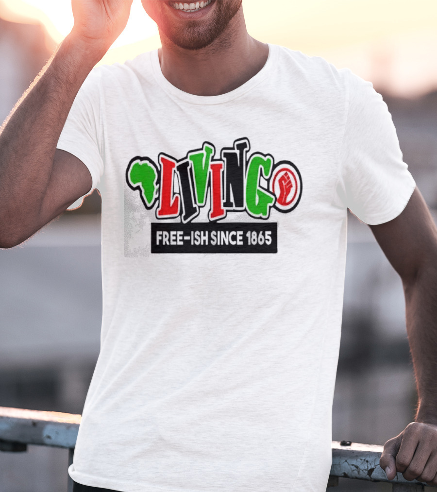 LIVING FREE-ISH SINCE 1865 AFRICA MAP SYMBOL FIST T-Shirt