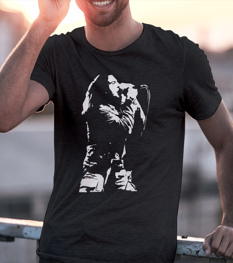 Eddie Vedder Pearl Jam Mic Performance T-Shirt