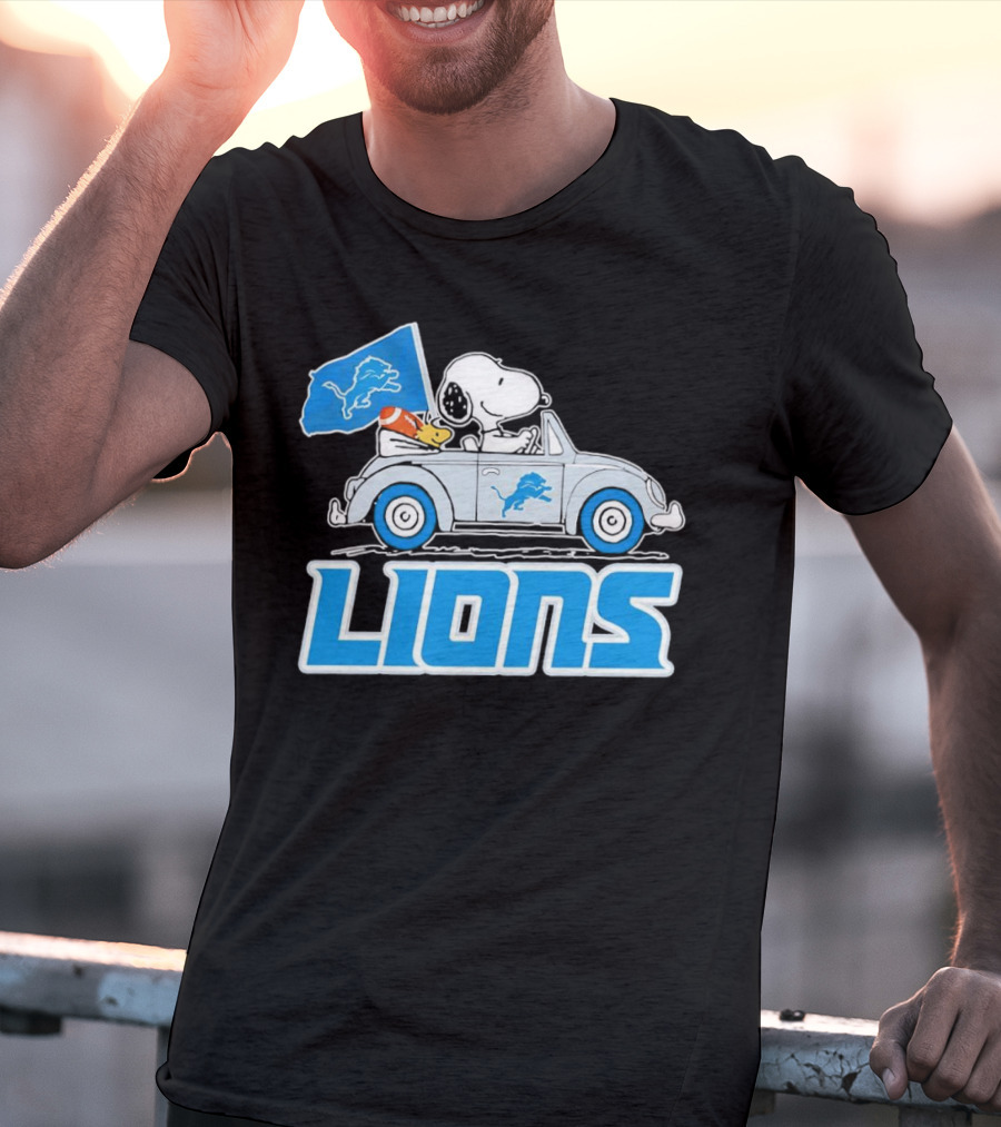 Snoopy And Woodstock In Car With Detroit Lions Flag T-Shirt