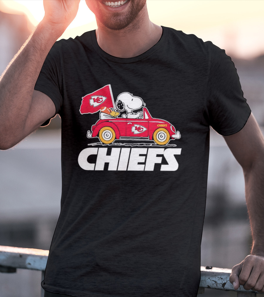 Snoopy Woodstock Driving Red Car Chiefs Flag Kansas City Chiefs T-Shirt