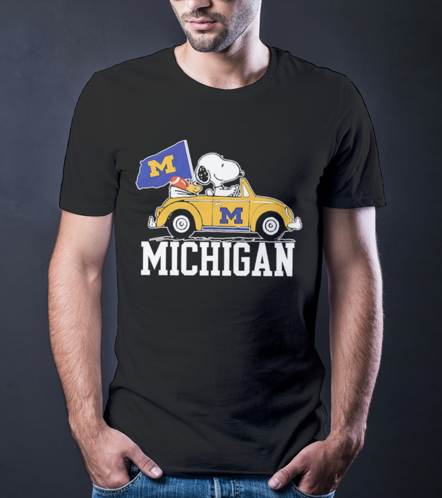 Snoopy And Woodstock Driving Car With Michigan Wolverines Flag T-Shirt