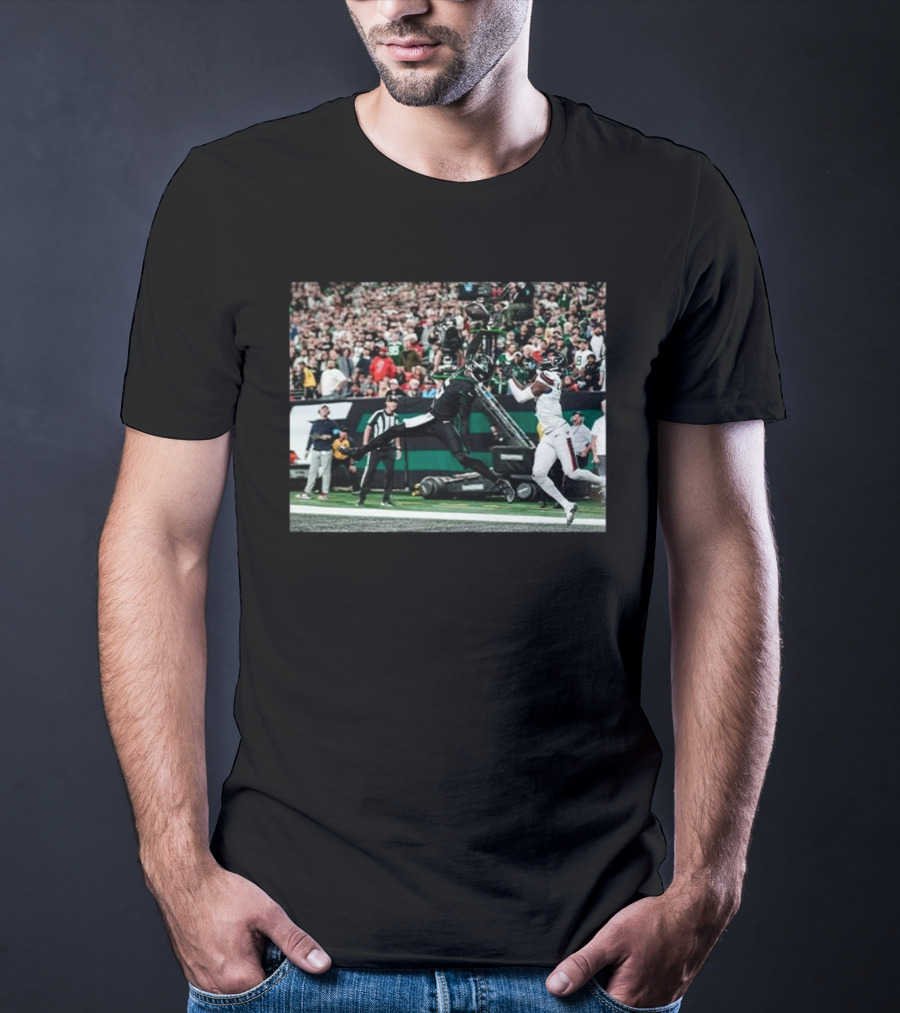 Garrett Wilson One-Handed Touchdown Catch Football Action T-Shirt