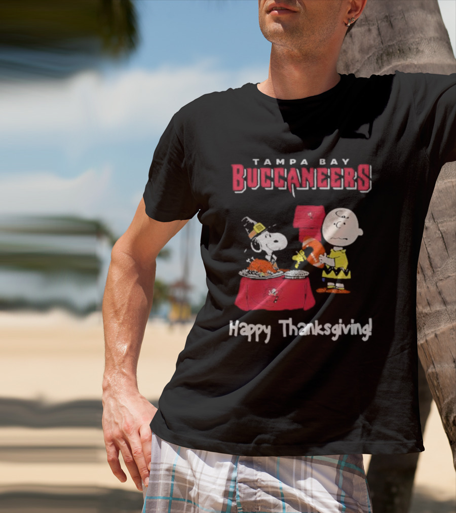 Tampa Bay Buccaneers Thanksgiving Charlie Brown And Snoopy Peanuts T-Shirt