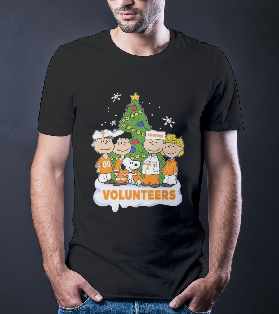 Tennessee Volunteers Snoopy And Friends Christmas Tree T-Shirt