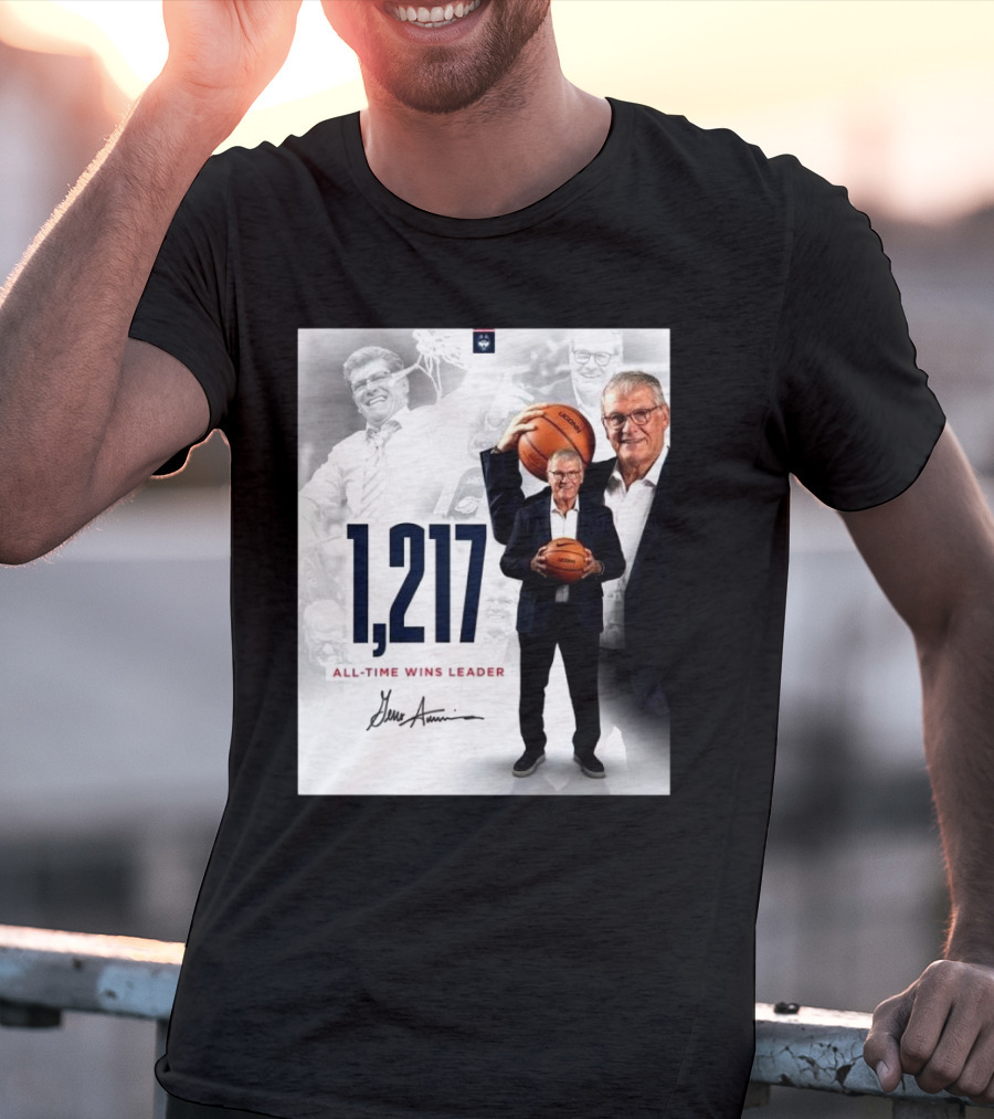 1,217 All-Time Wins Leader Geno Auriemma Signature Image T-Shirt