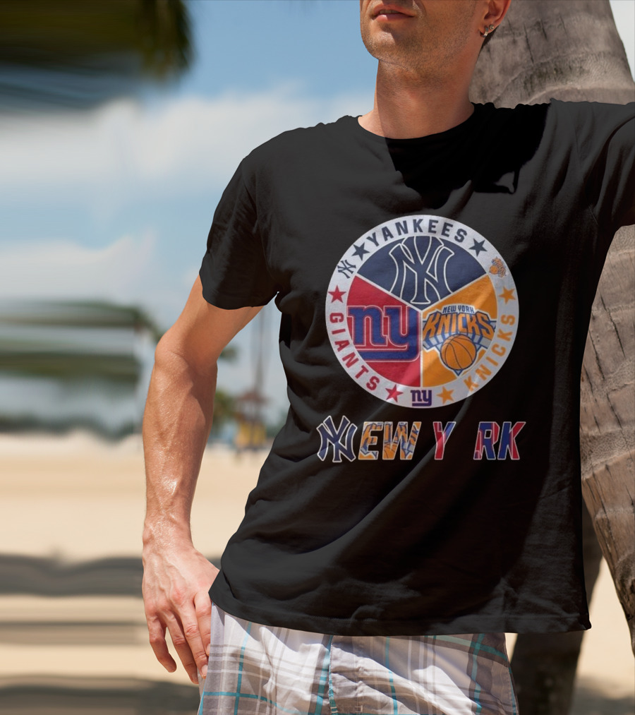 New York Yankees Giants Knicks Circle Yankees Giants Knicks New York T-Shirt