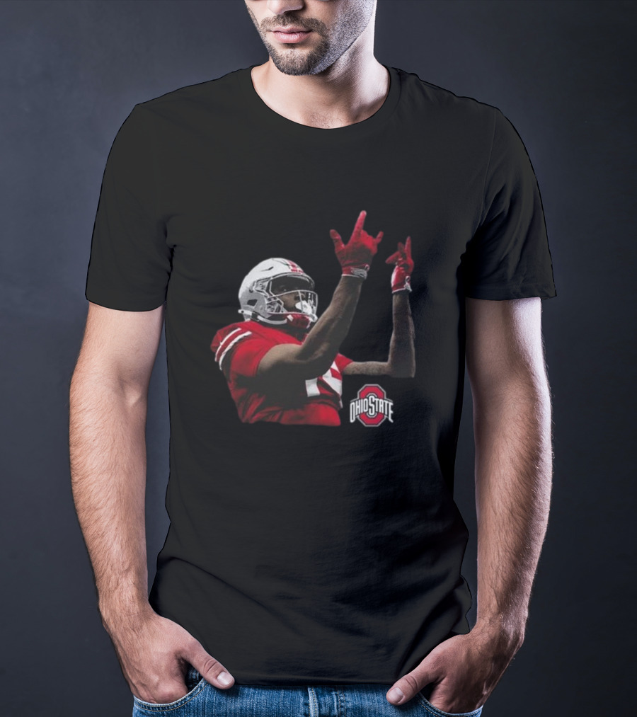 Jelani Thurman Ohio State Football Player In Action With Helmet And Ohio State Buckeyes Logo T-Shirt