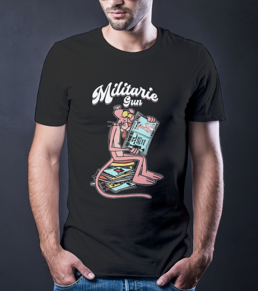 Militarie Gun Pink Panther Reading Comics T-Shirt