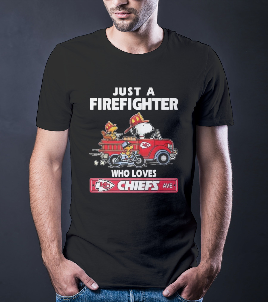 Just A Firefighter Who Loves Chiefs Snoopy Fire Truck KC Chiefs Ave T-Shirt