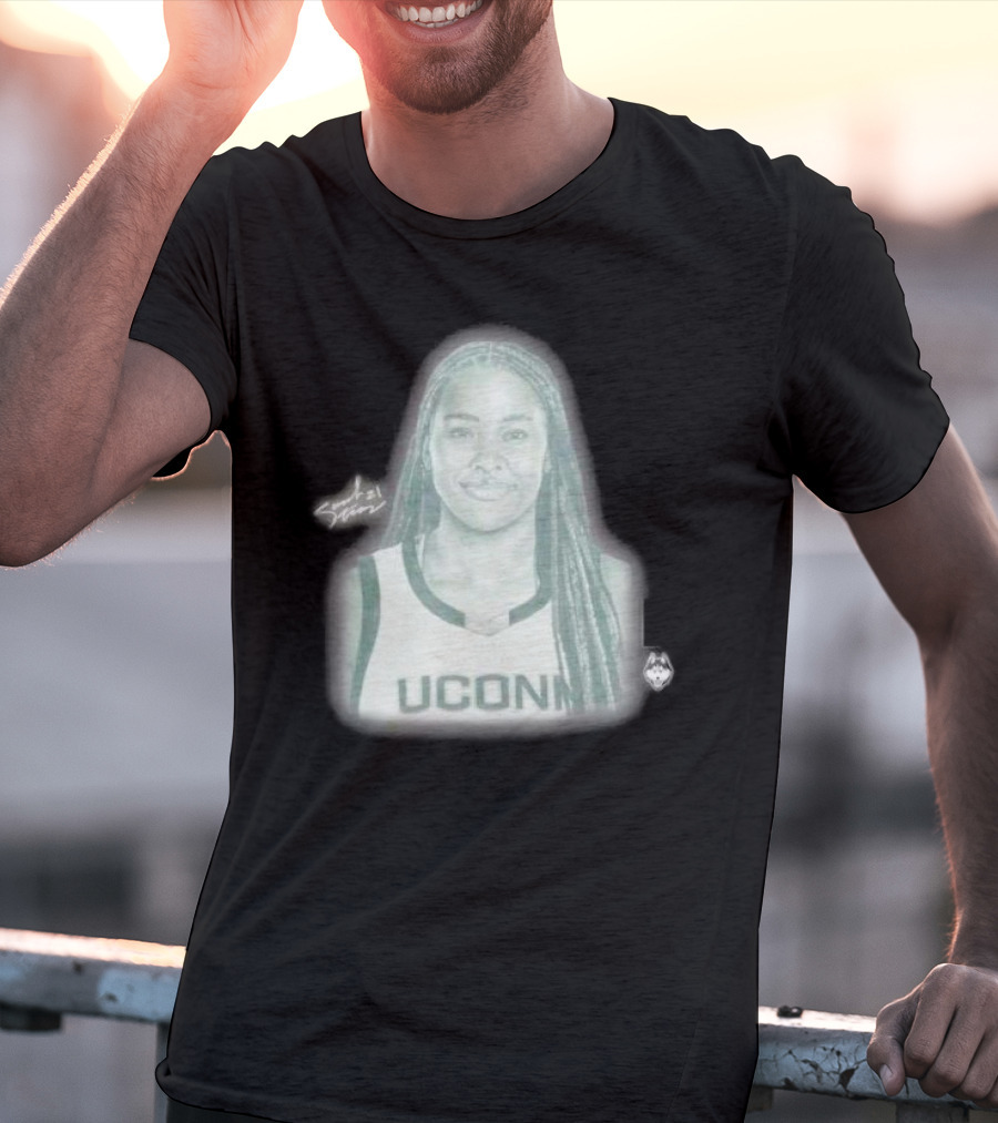 Sarah Strong UConn Huskies Signature Pencil Drawing T-Shirt