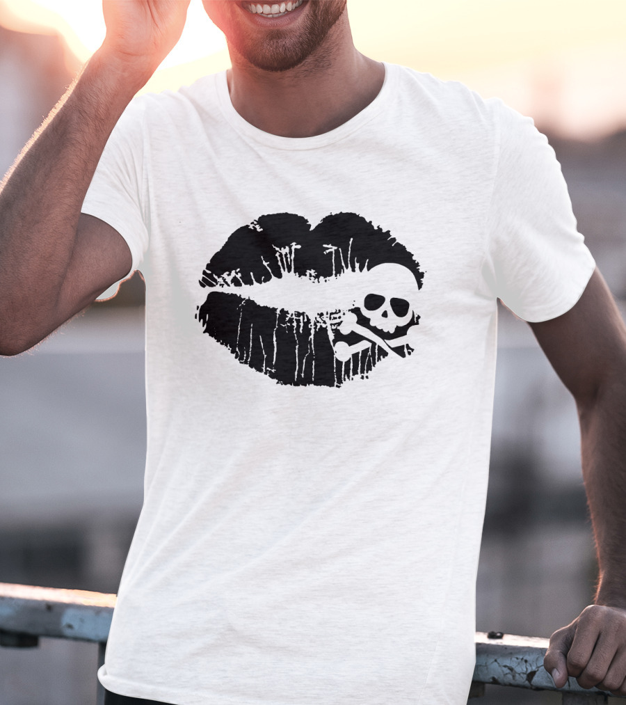 Skull Crossbones Lips Grunge T-Shirt