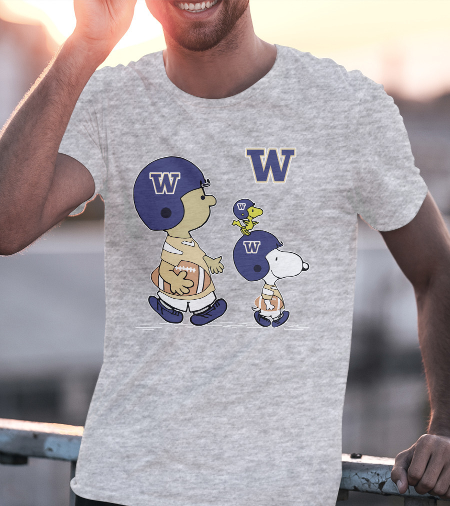 Washington Huskies Peanuts Snoopy Football Team T-Shirt