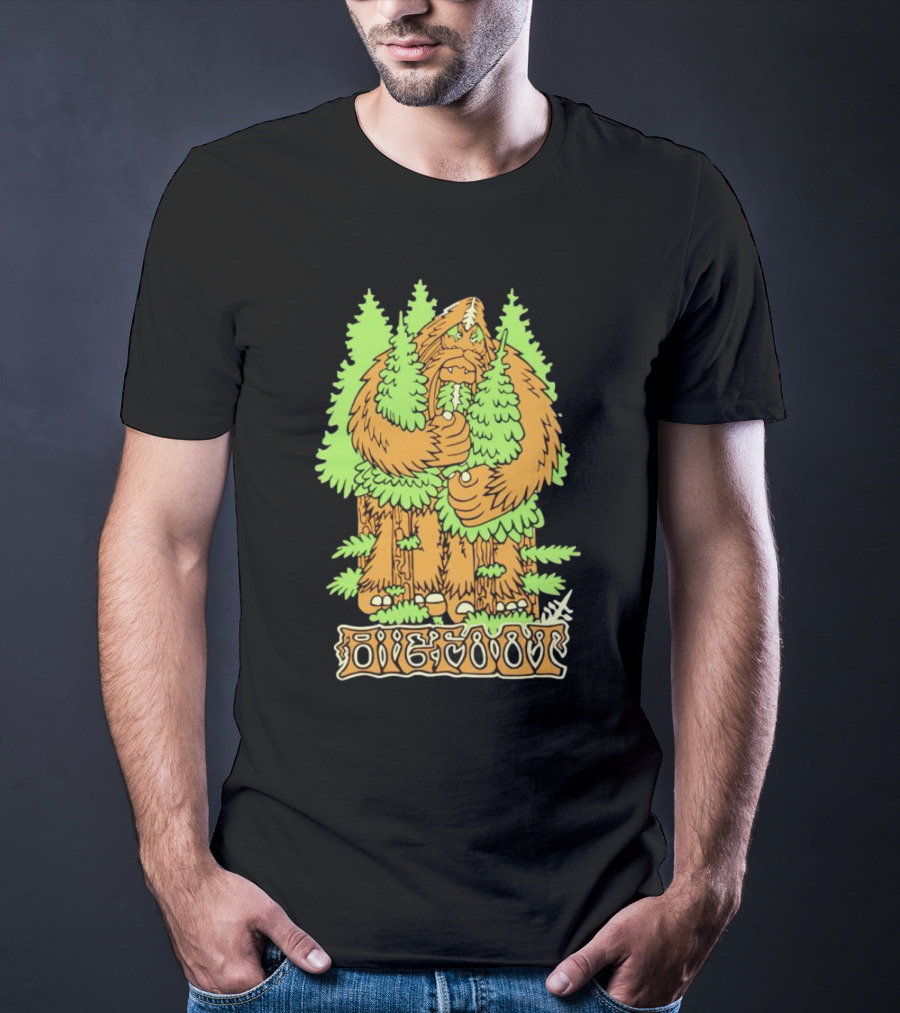 Bigfoot Hug Tree Forest Creature Retro T-Shirt
