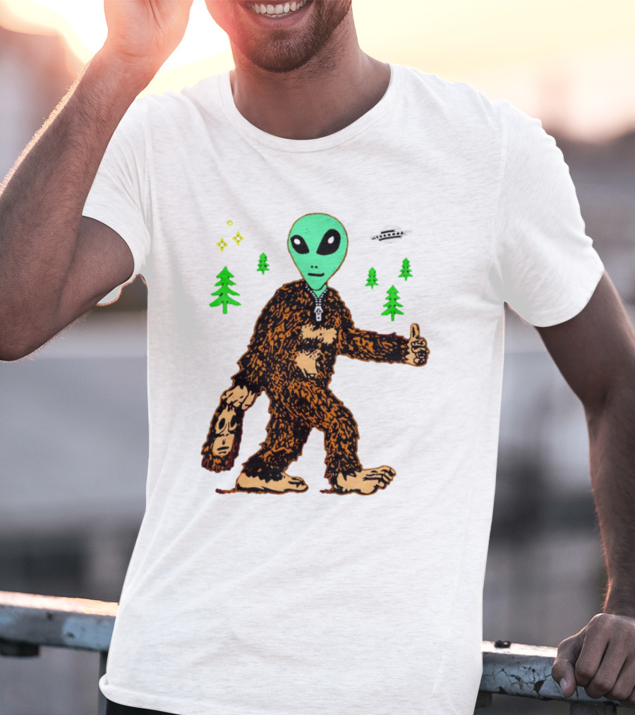 Alien Bigfoot Encounter Forest UFO Adventure T-Shirt