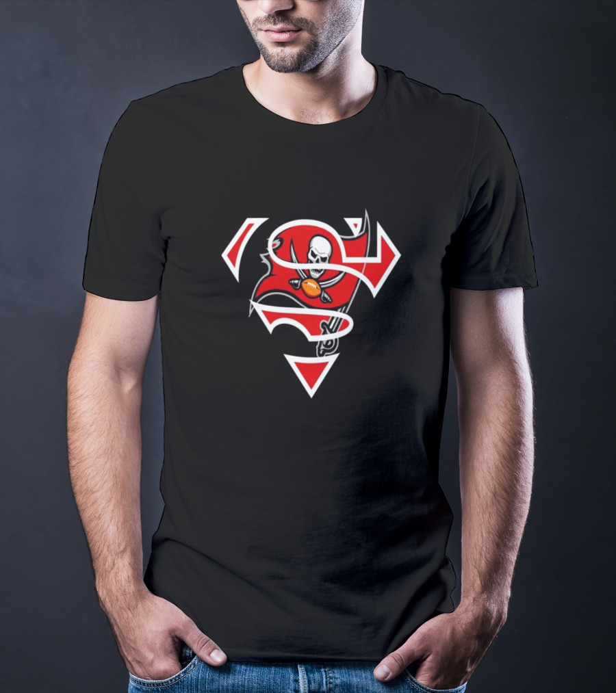 Tampa Bay Buccaneers Super Hero Skull Emblem T-Shirt