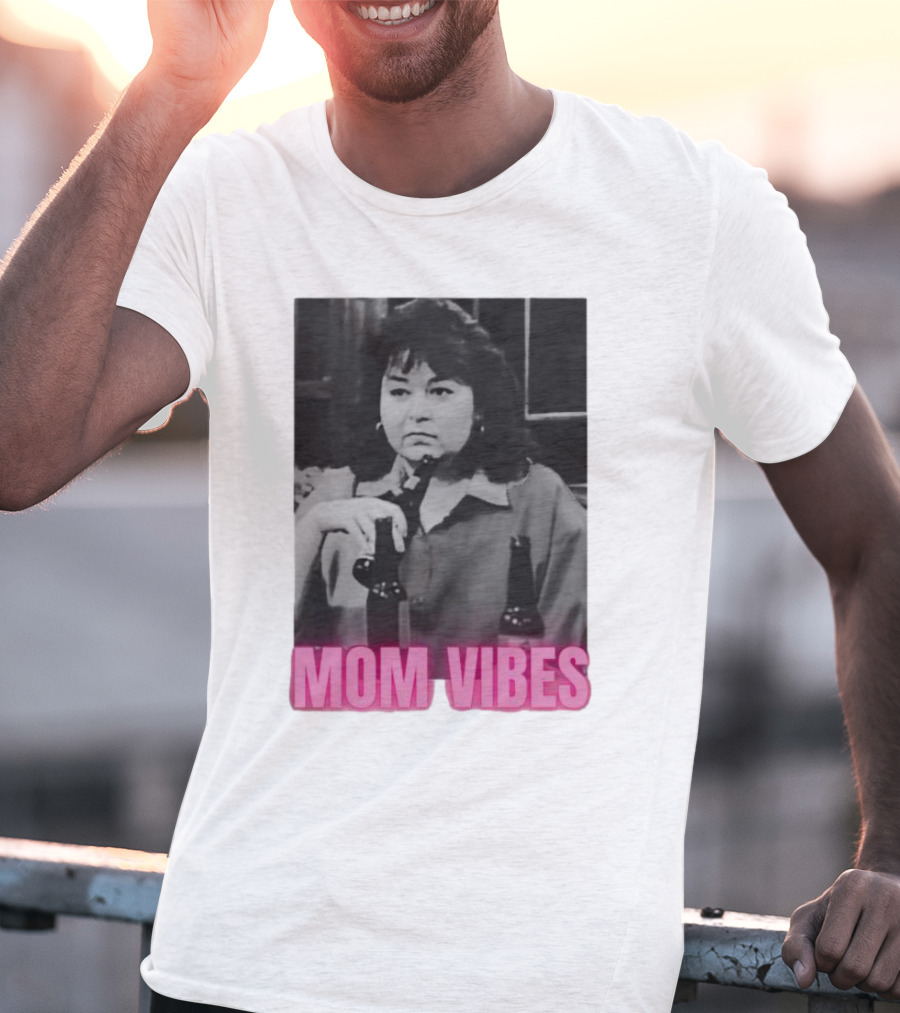 Mom Vibes Retro Style Black And White Image T-Shirt