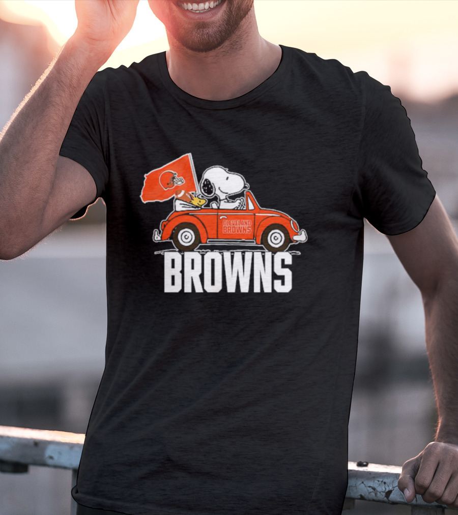 Cleveland Browns Snoopy Woodstock Driving Car With Flag T-Shirt