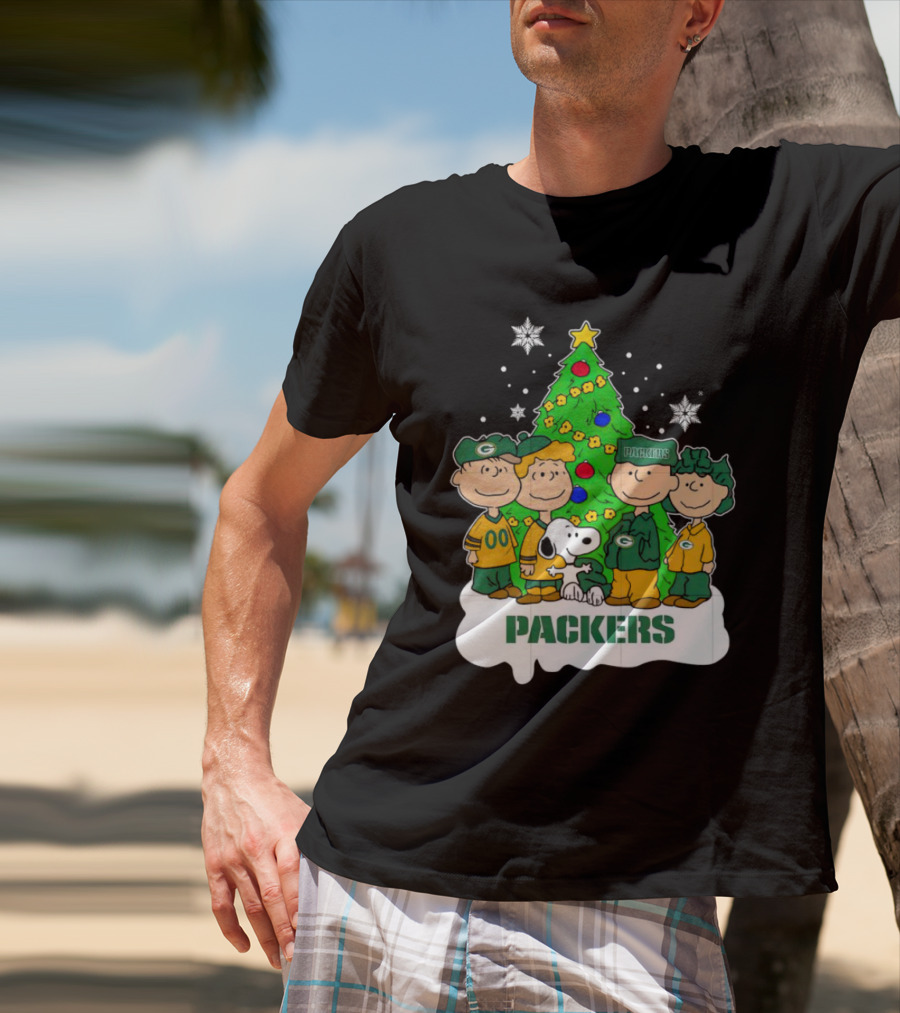 Green Bay Packers Christmas Peanuts Characters With Tree T-Shirt