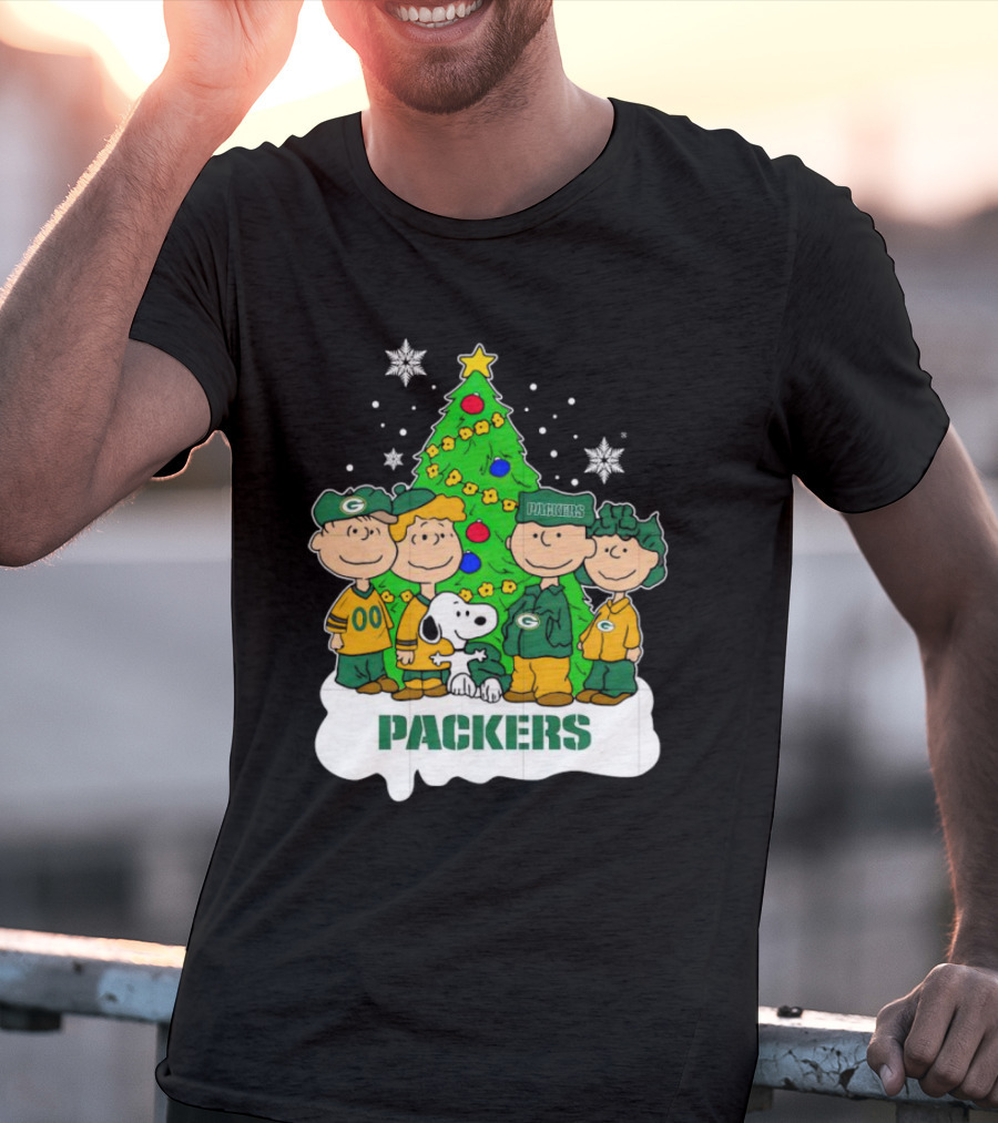 Green Bay Packers Christmas Peanuts Characters With Tree T-Shirt