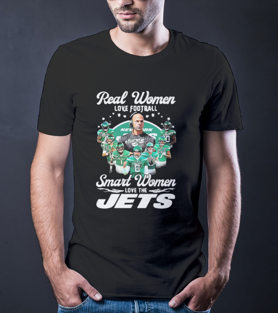 Real Women Love Football Smart Women Love The New York Jets T-Shirt