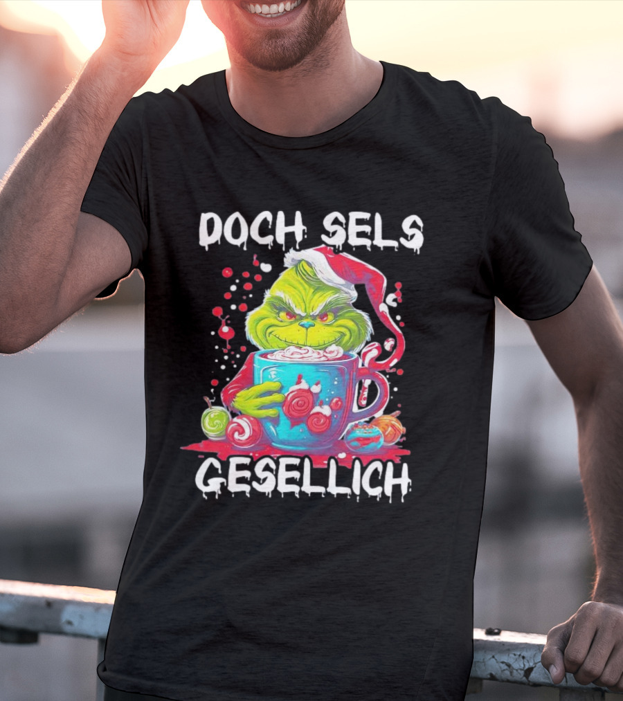 Doch Sels Gesellich Grinch With Santa Hat And Holiday Mug T-Shirt