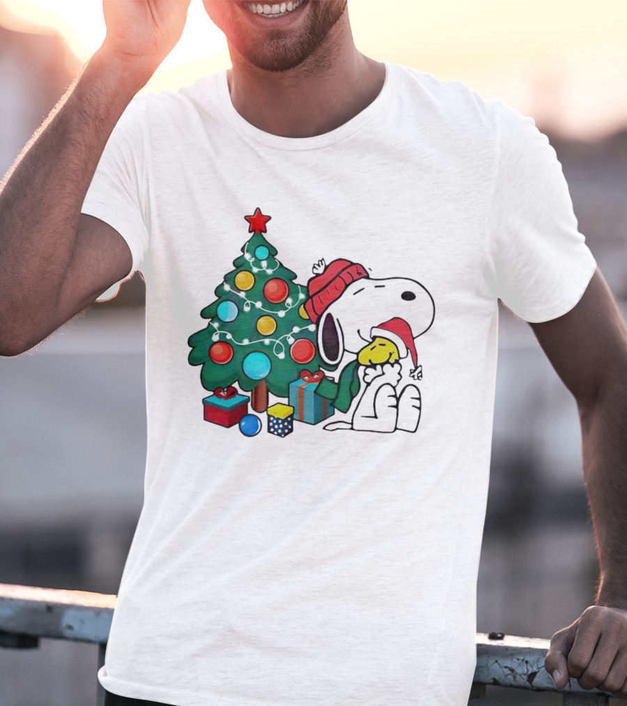 Snoopy Woodstock Christmas Tree Hug Gifts T-Shirt