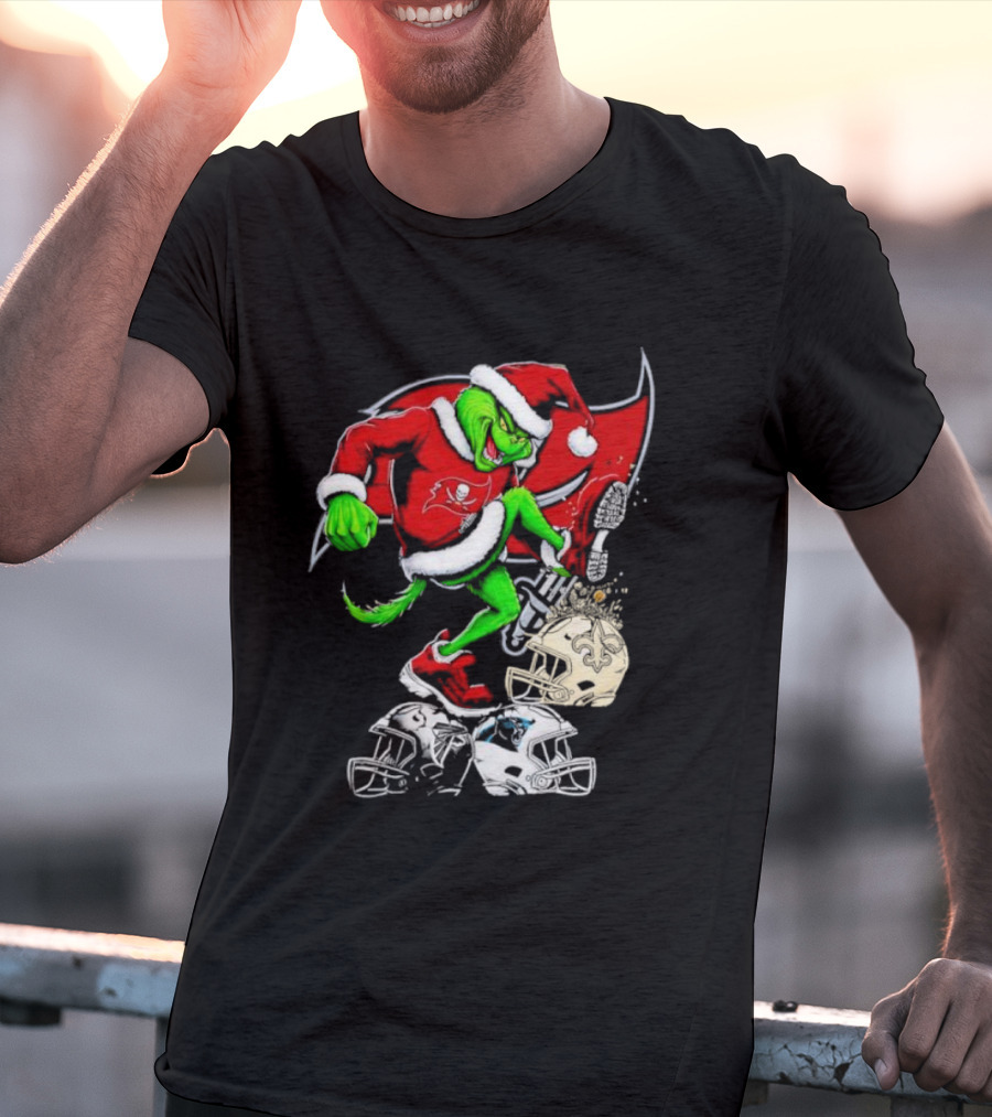 Tampa Bay Buccaneers Grinch Santa Stomping NFL Helmets Funny Christmas T-Shirt