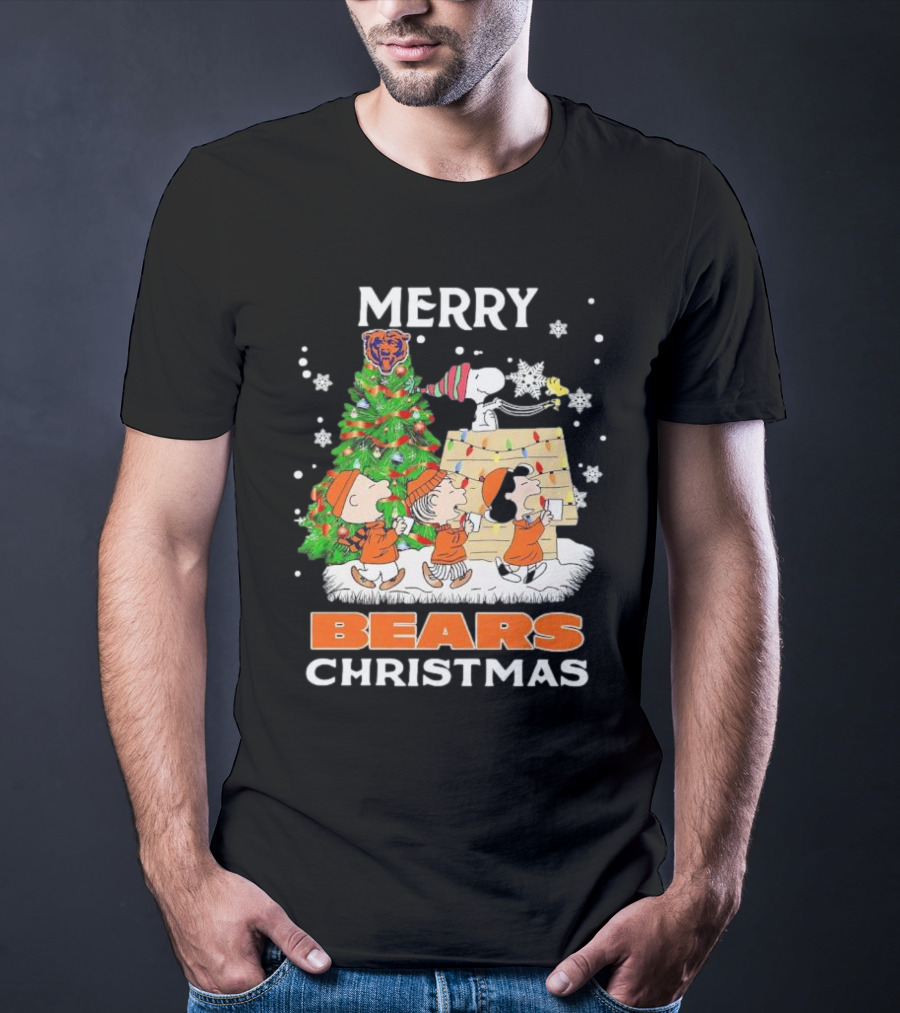 Peanuts Christmas Chicago Bears Merry Holiday Scene T-Shirt
