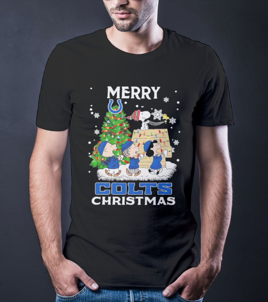 Merry Christmas Peanuts Characters Indianapolis Colts T-Shirt